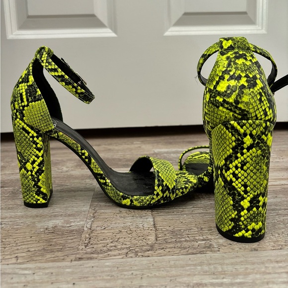 Heart in D neon green snake print block heel sandals - Picture 3 of 4